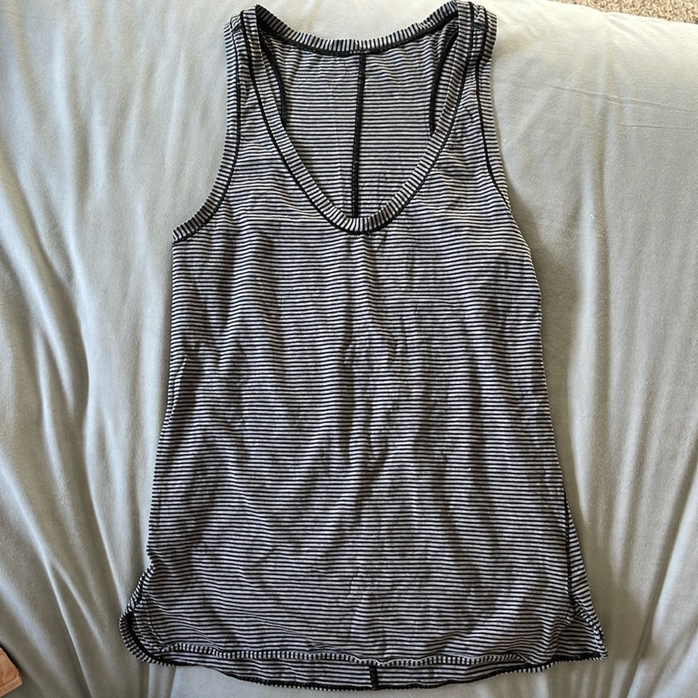 Lululemon stripped grey /black work out top size medium
